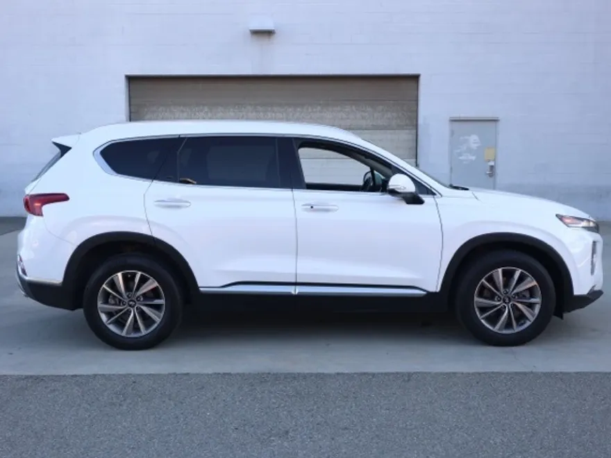 2020 Hyundai Santa Fe SEL photo 2