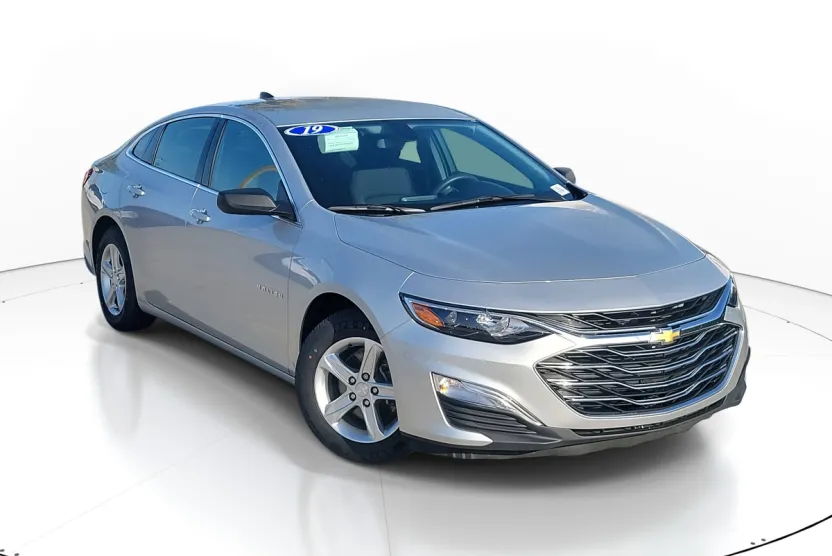 2019 Chevrolet Malibu LS photo 1
