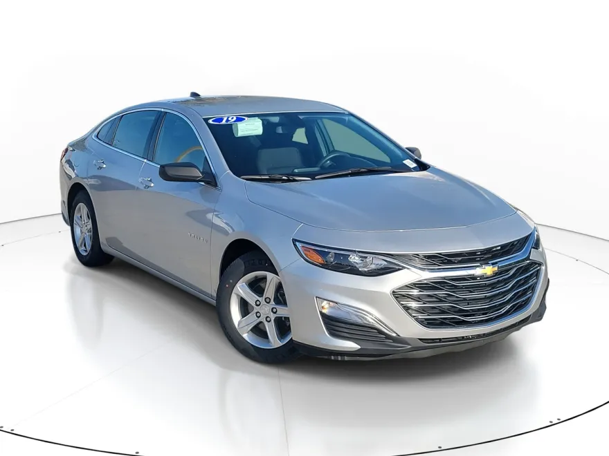 2019 Chevrolet Malibu LS photo 1