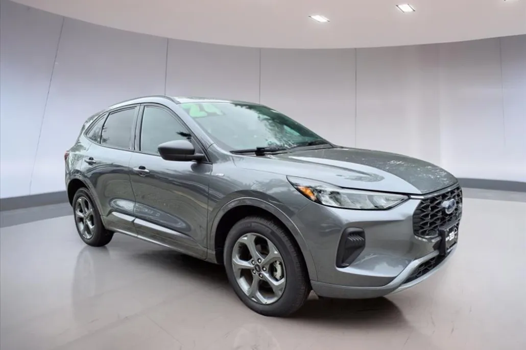 2024 Ford Escape ST-Line photo 1