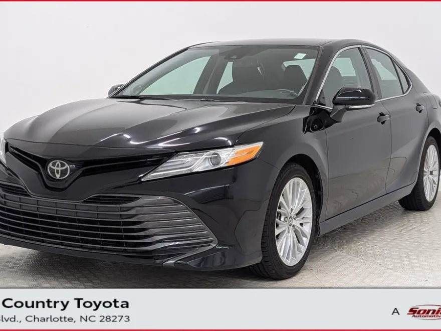 2019 Toyota Camry XLE photo 1