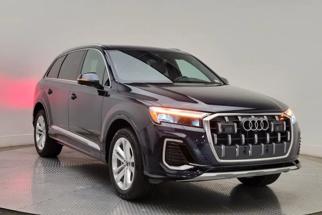 2025 Audi Q7 55 Premium Plus photo 1