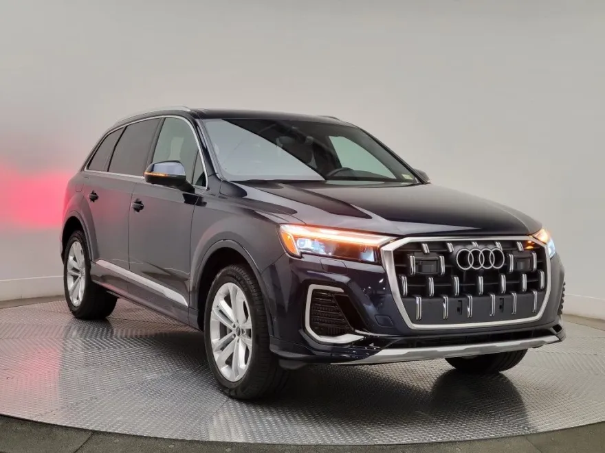 2025 Audi Q7 55 Premium Plus photo 1