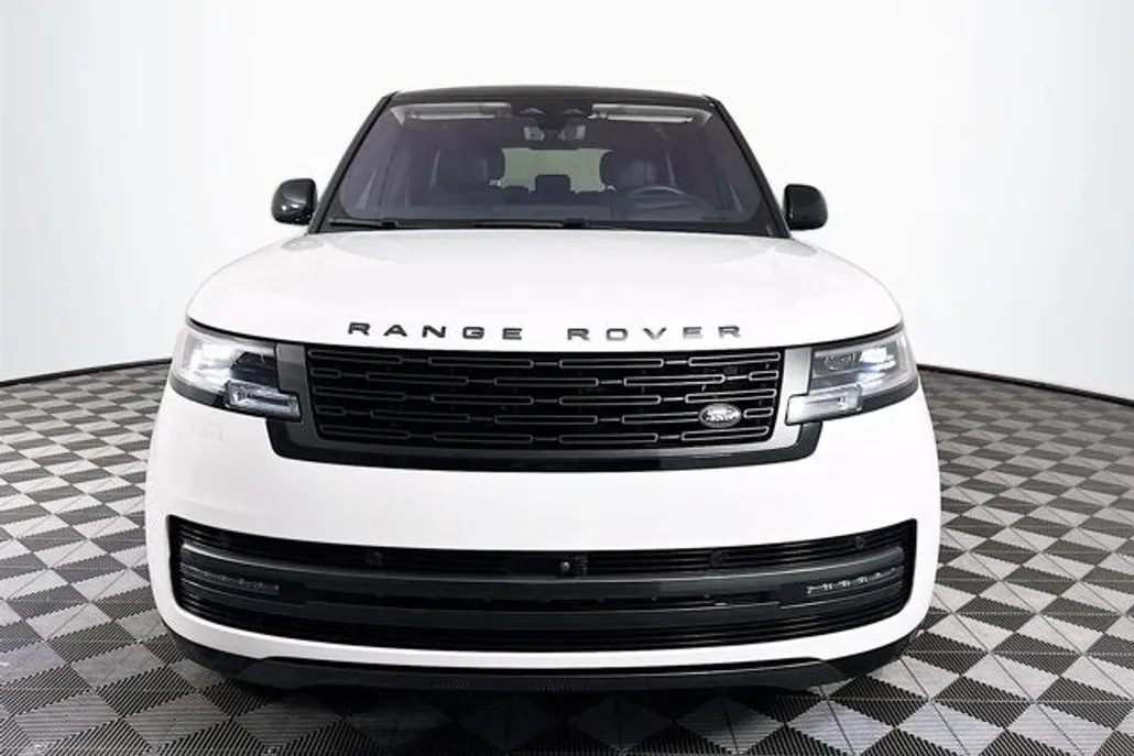 2022 Land Rover Range Rover SE photo 1