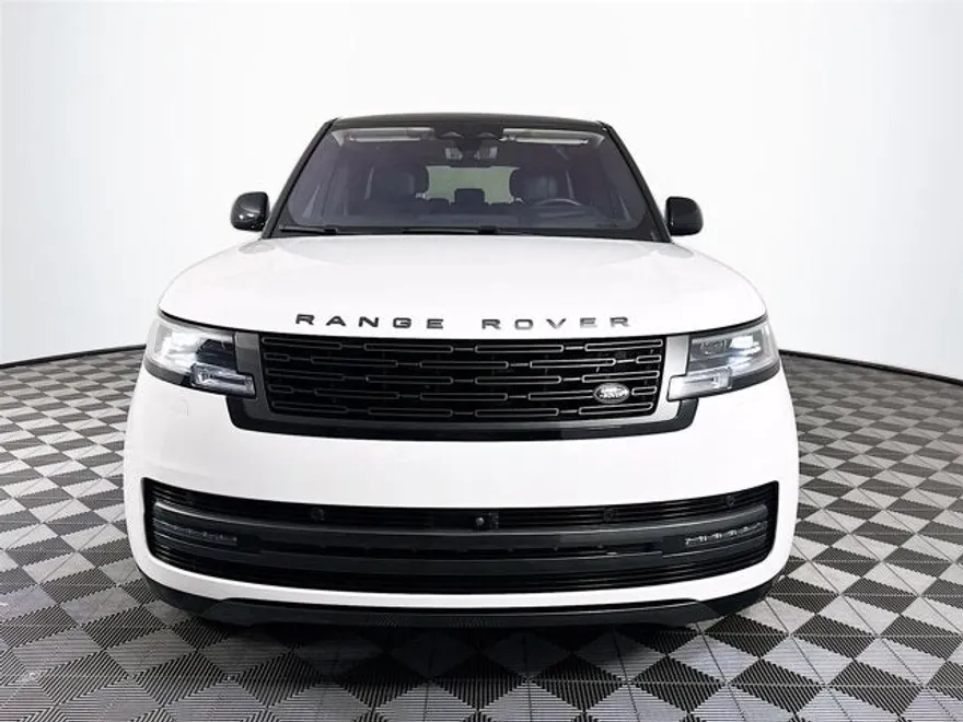 2022 Land Rover Range Rover SE photo 1