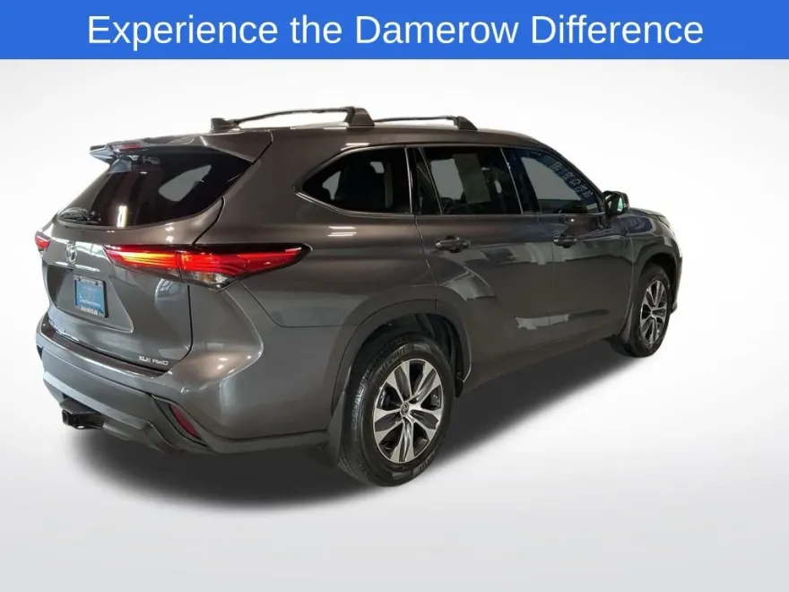 2022 Toyota Highlander XLE photo 1