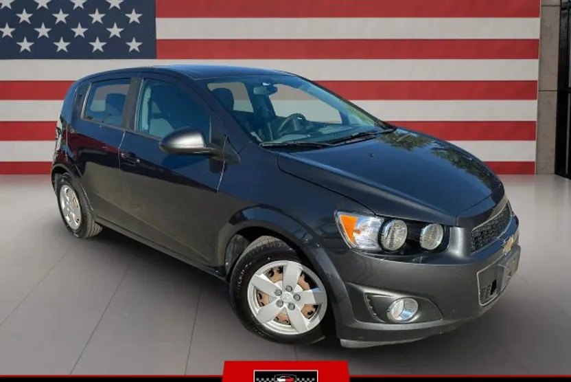 2016 Chevrolet Sonic LS photo 1
