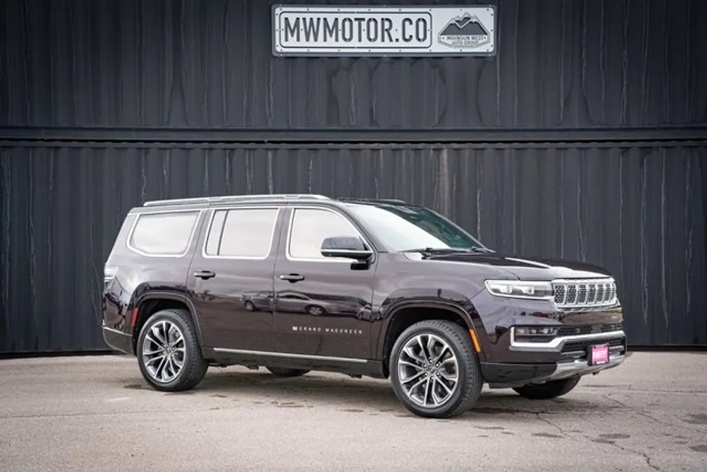 2023 Jeep Grand Wagoneer III photo 1