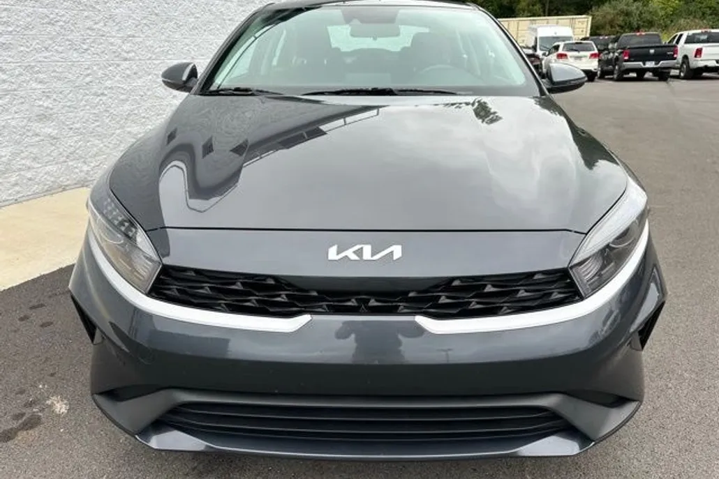 2024 Kia Forte LXS photo 1
