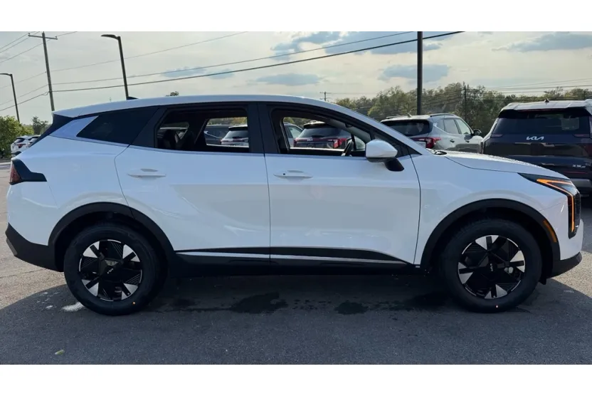 2026 Kia Sportage Hybrid LX photo 1