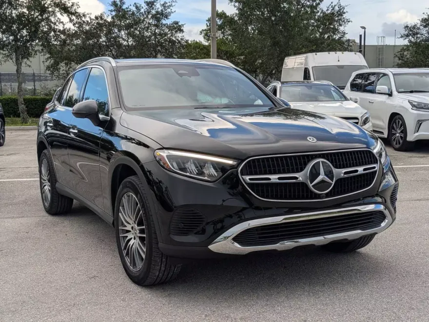 2024 Mercedes Benz GLC 4MATIC photo 1