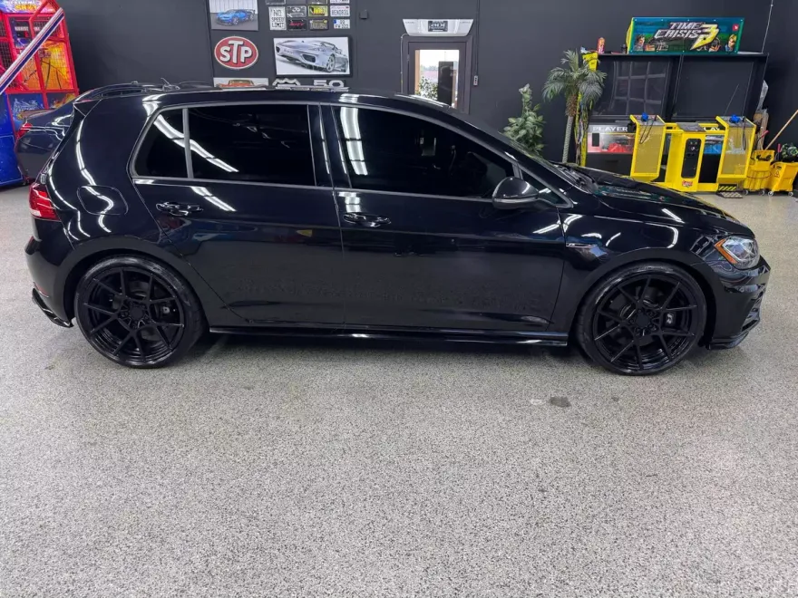 2018 Volkswagen Golf R Base photo 6