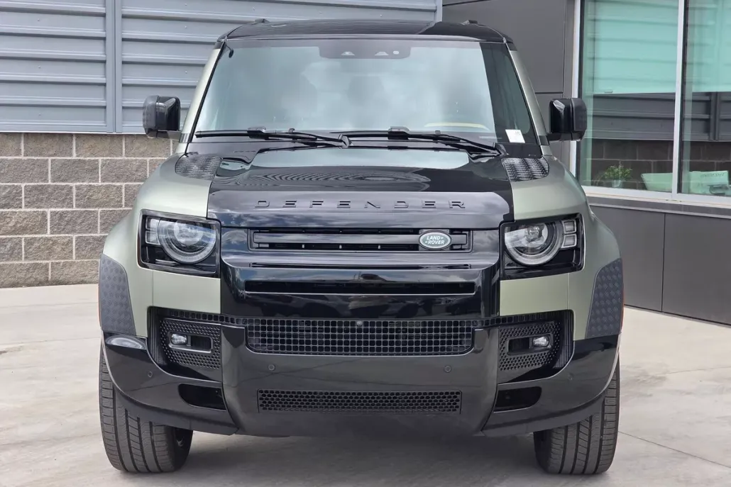 2025 Land Rover Defender 130 X photo 1