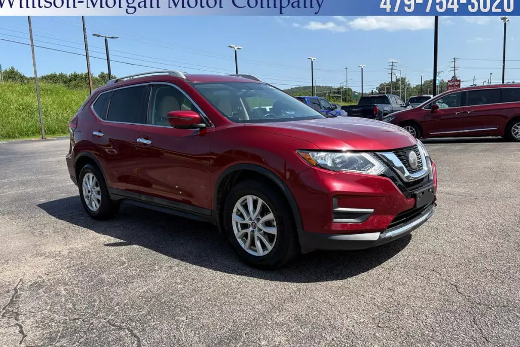 2018 Nissan Rogue SV photo 1