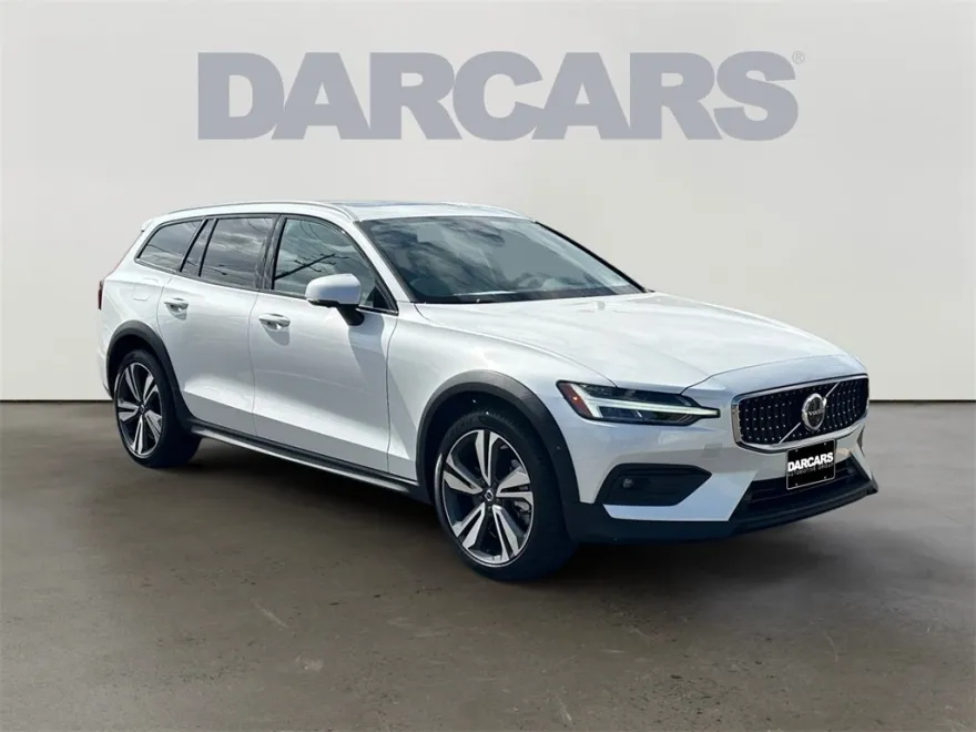 2024 Volvo V60 Cross Country B5 Plus AWD photo 1