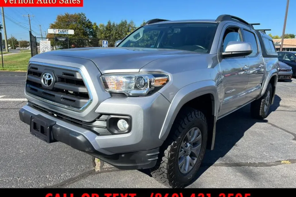 2017 Toyota Tacoma SR5 Double Cab V6 4x4 photo 1
