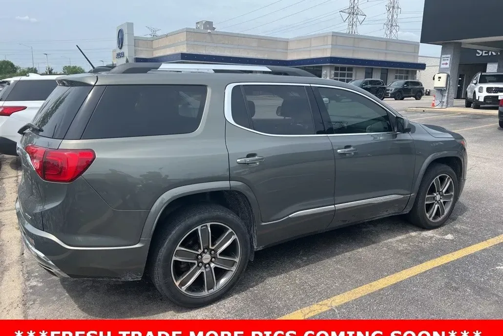 2017 Gmc Acadia Denali photo 1