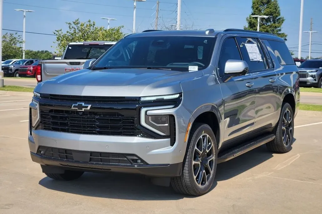 2026 Chevrolet Suburban RST photo 1