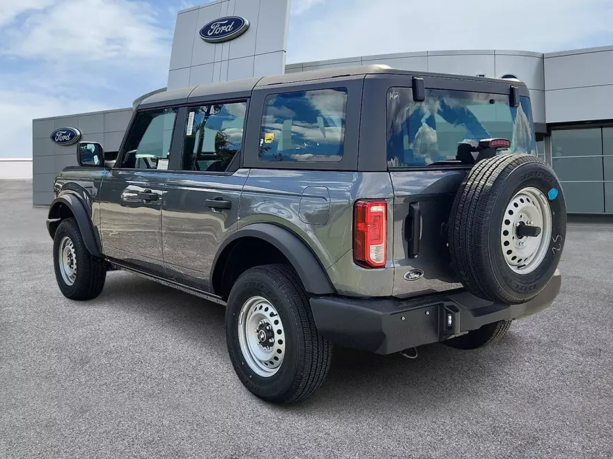 2025 Ford Bronco Base photo 1