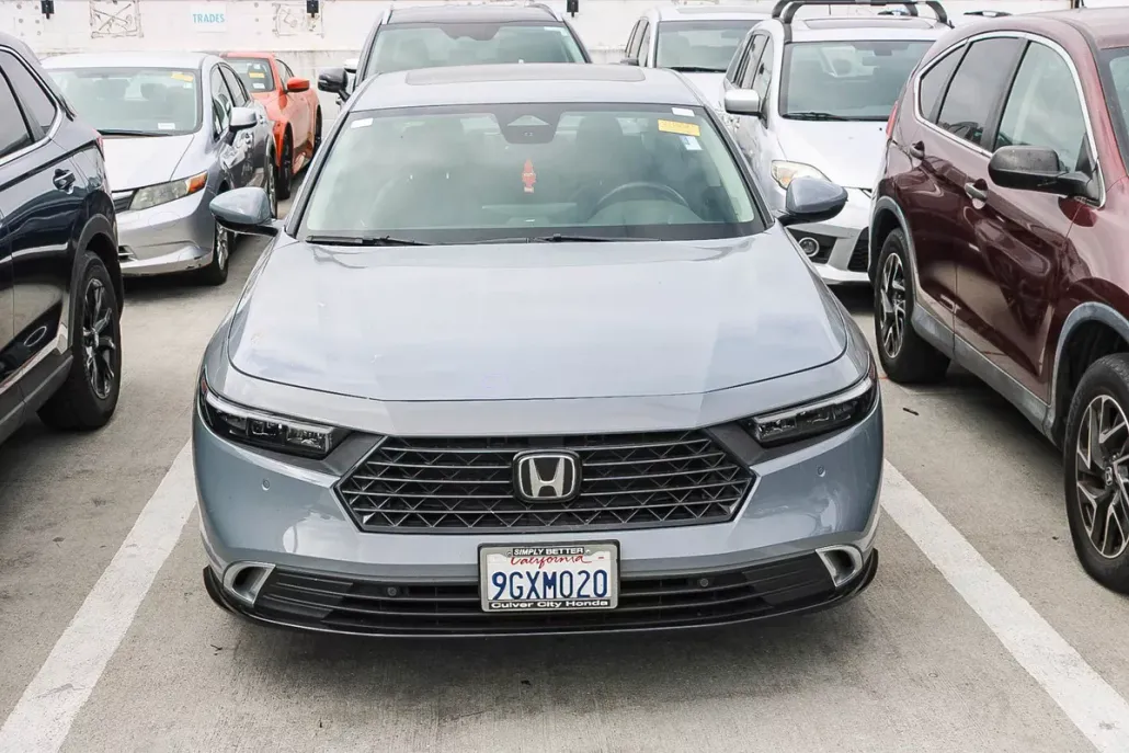 2023 Honda Accord Hybrid Touring photo 1