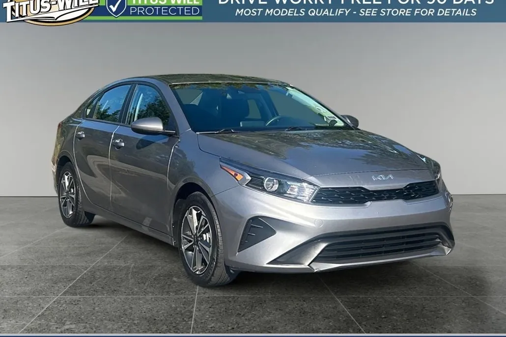 2023 Kia Forte LXS photo 1