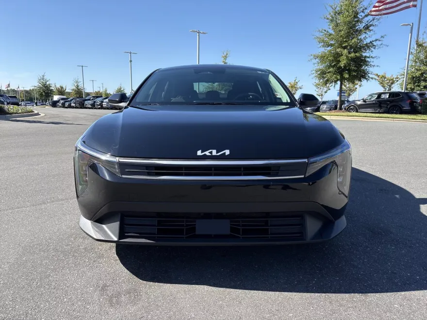 2025 Kia K4 LX photo 1