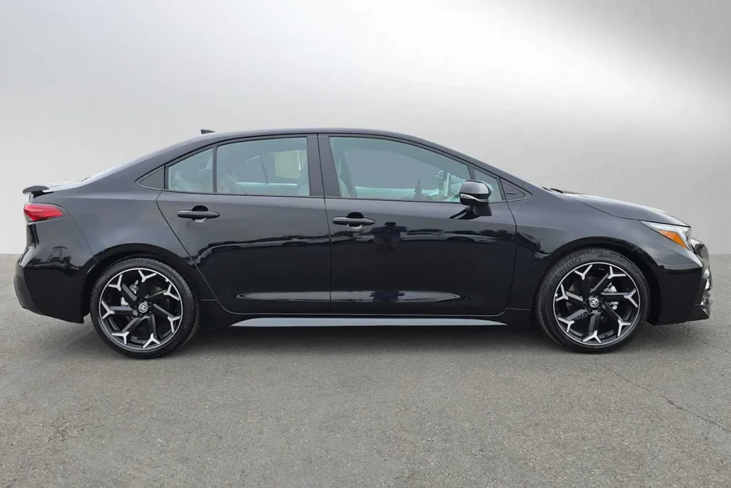 2025 Toyota Corolla SE photo 1