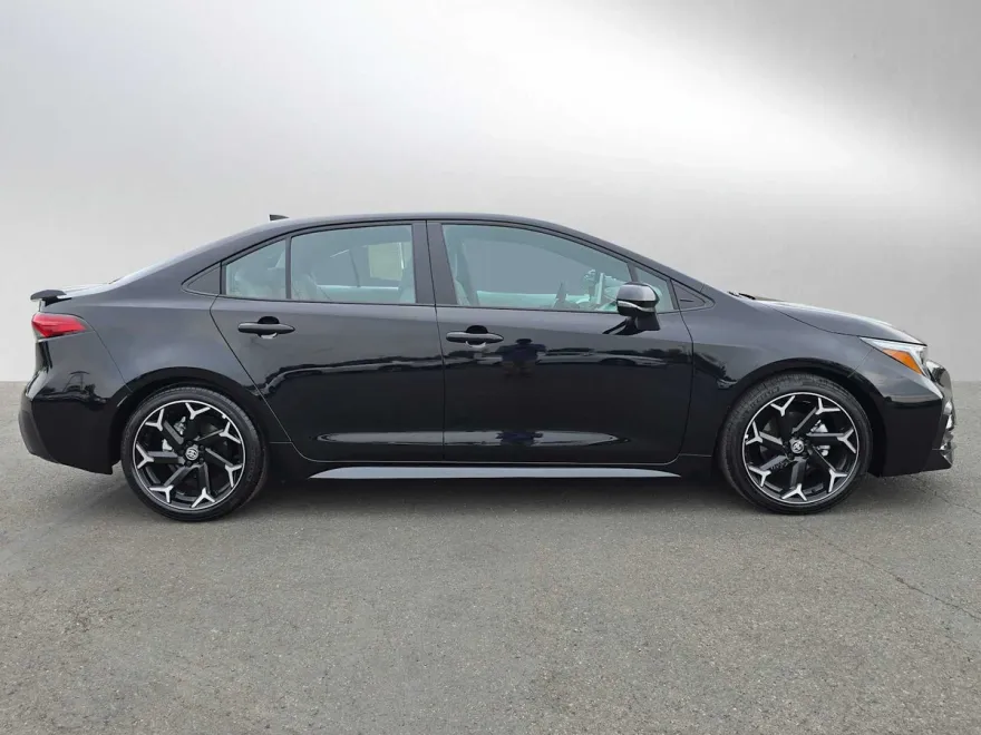 2025 Toyota Corolla SE photo 1