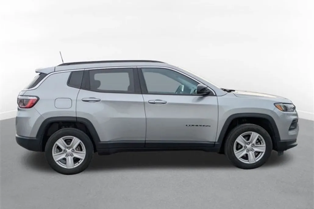 2022 Jeep Compass Latitude photo 1