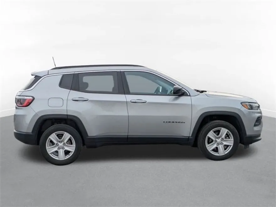 2022 Jeep Compass Latitude photo 1