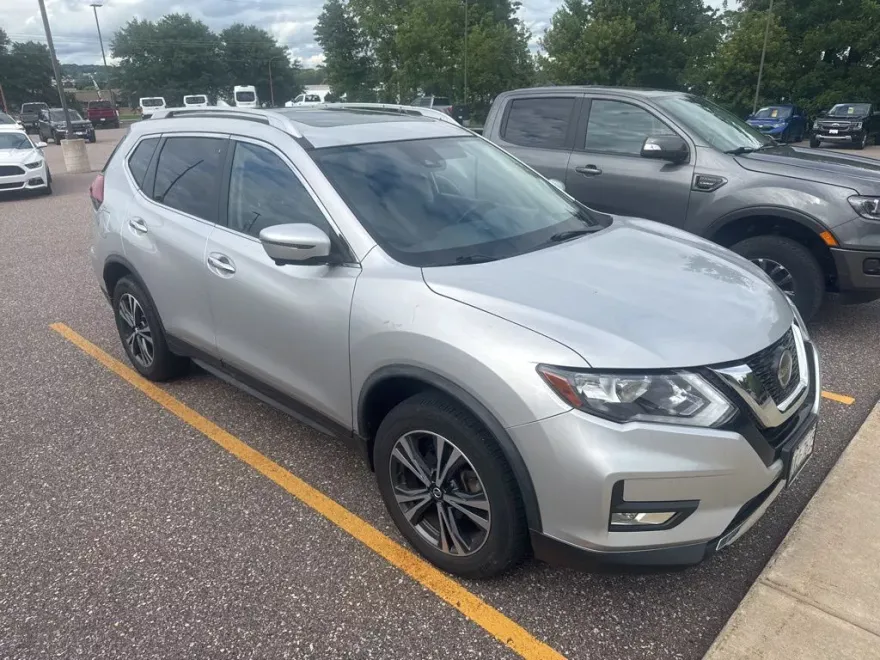 2020 Nissan Rogue SV photo 1