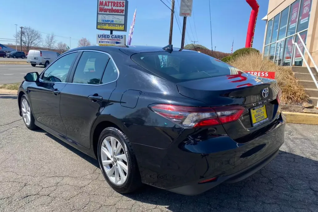 2022 Toyota Camry LE photo 1