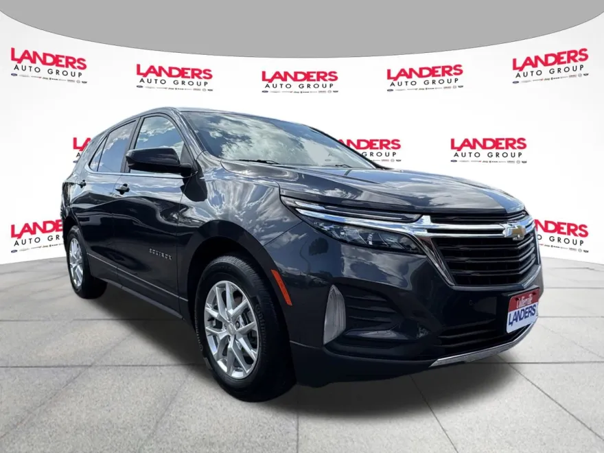 2022 Chevrolet Equinox LT photo 1