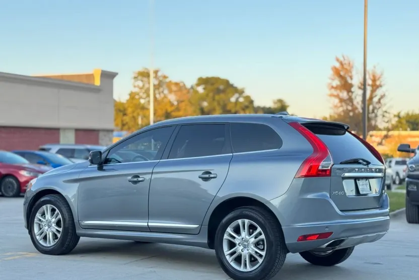 2016 Volvo XC60 T5 Premier photo 1