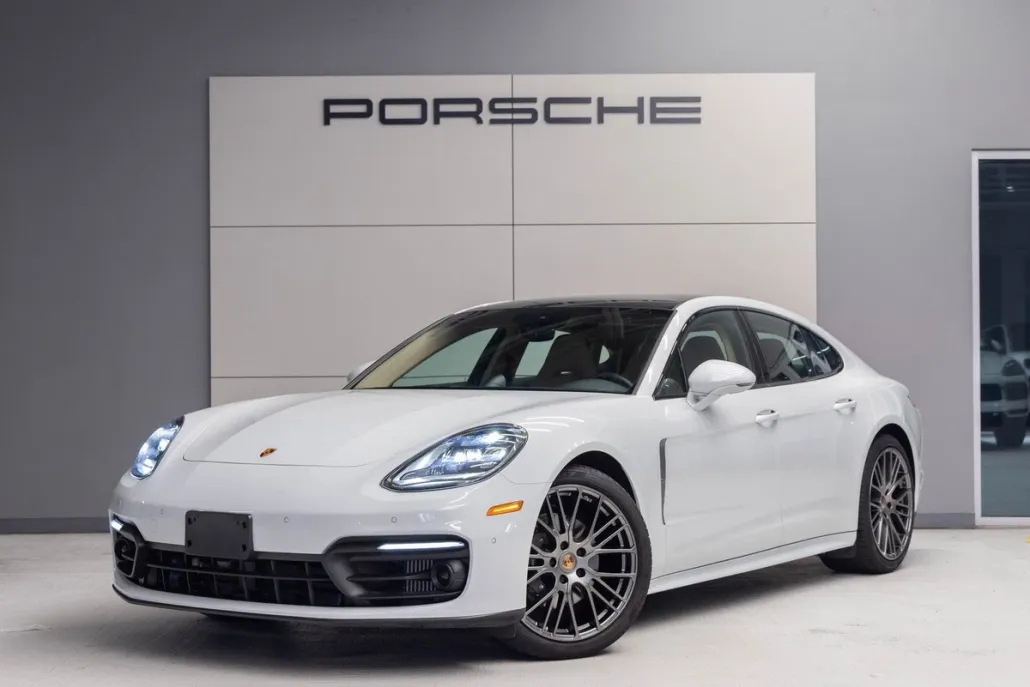 2023 Porsche Panamera 4 Platinum photo 1