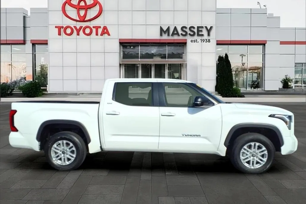 2024 Toyota Tundra SR5 photo 1