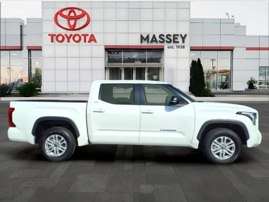 2024 Toyota Tundra SR5 photo 1