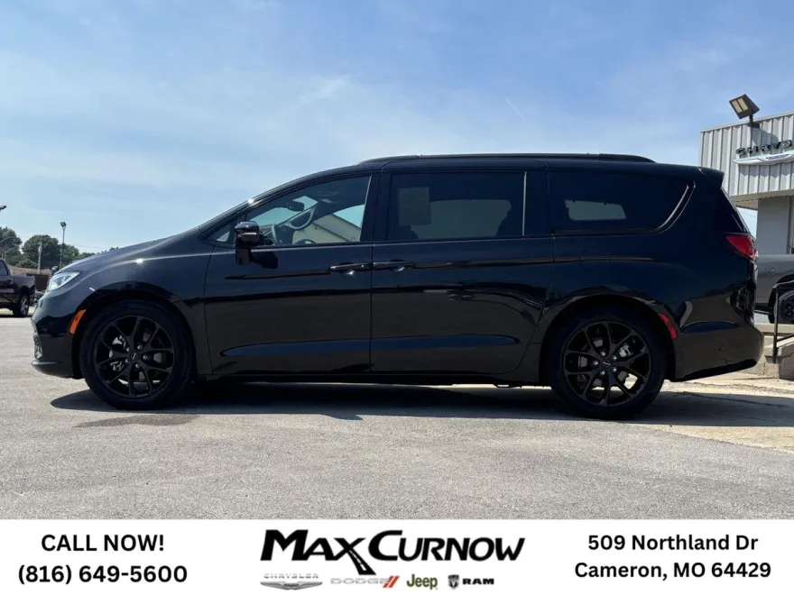2024 Chrysler Pacifica Limited photo 1