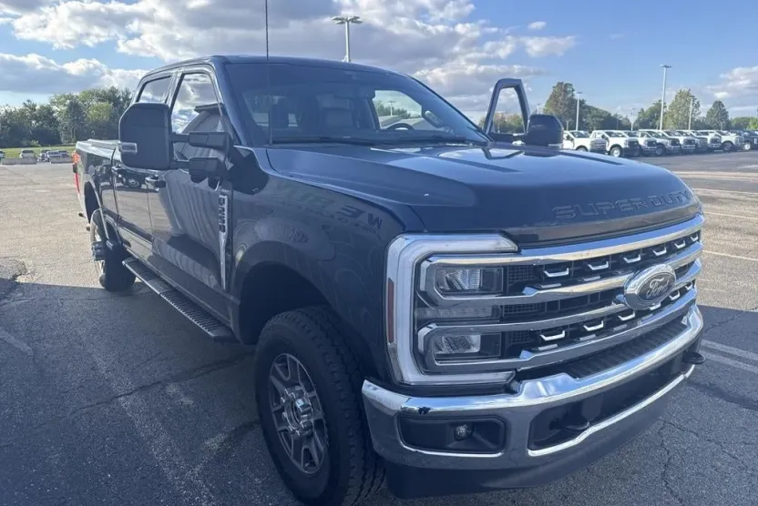 2025 Ford F-250 Lariat photo 1