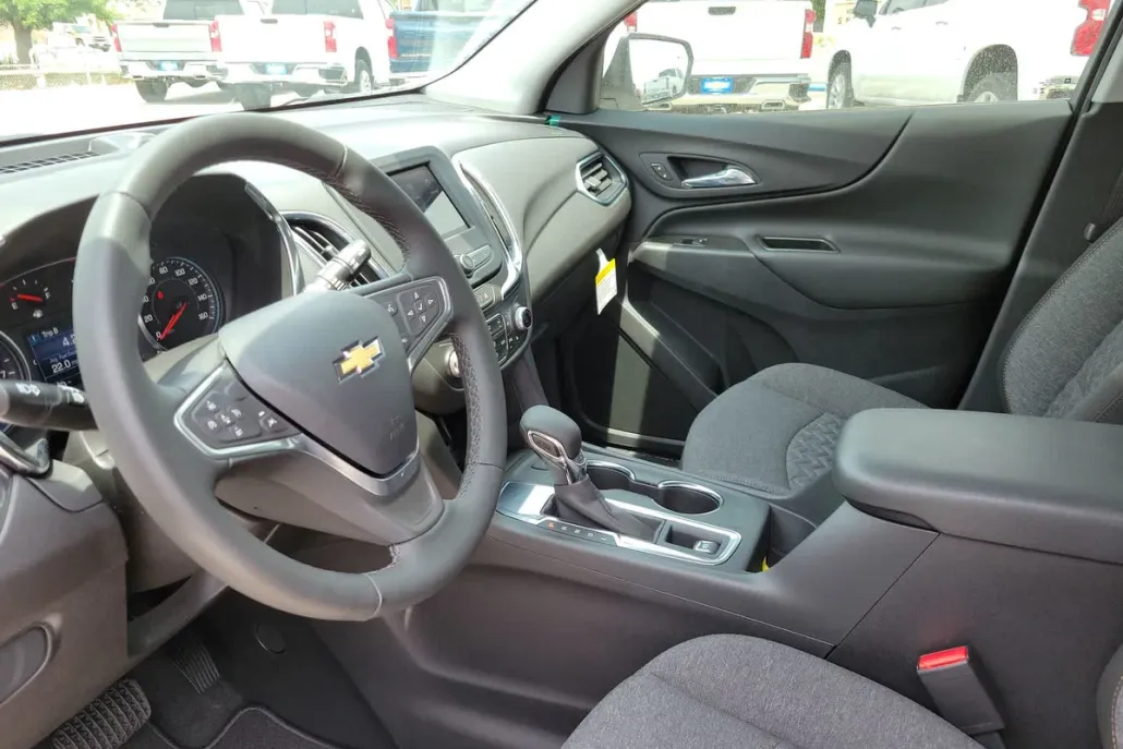 2023 Chevrolet Equinox LT photo 1