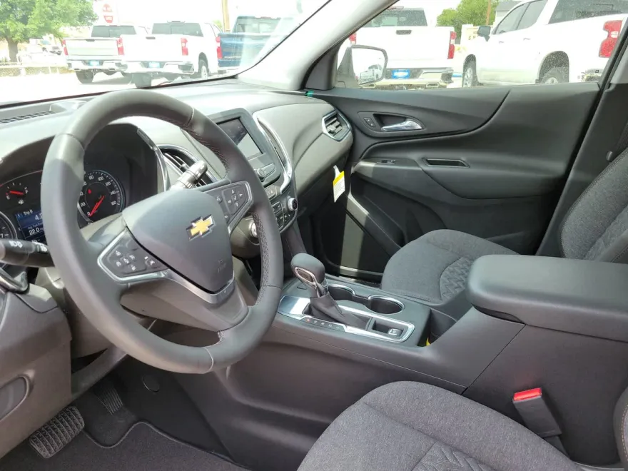 2023 Chevrolet Equinox LT photo 1