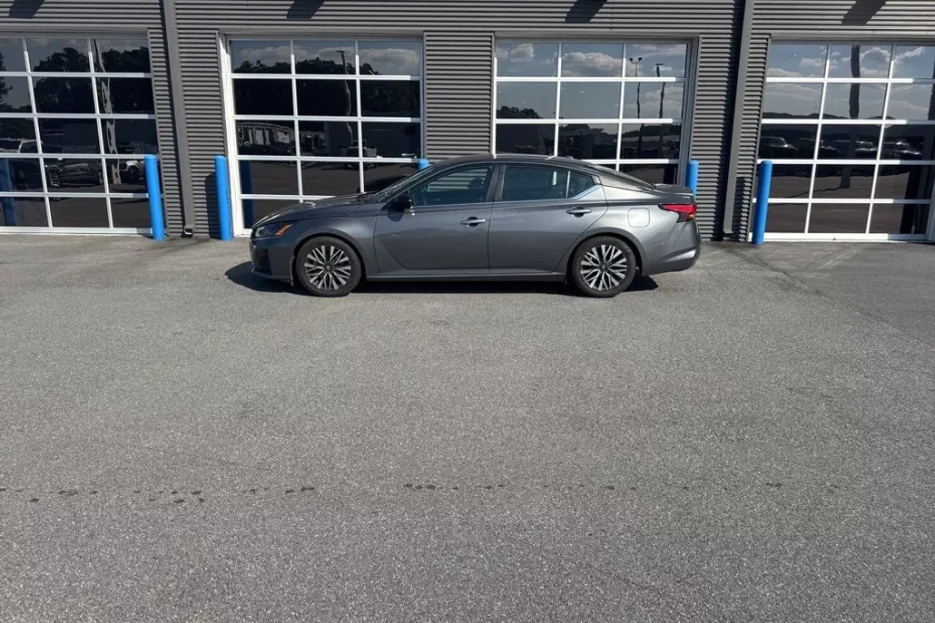 2024 Nissan Altima 2.5 SV photo 1