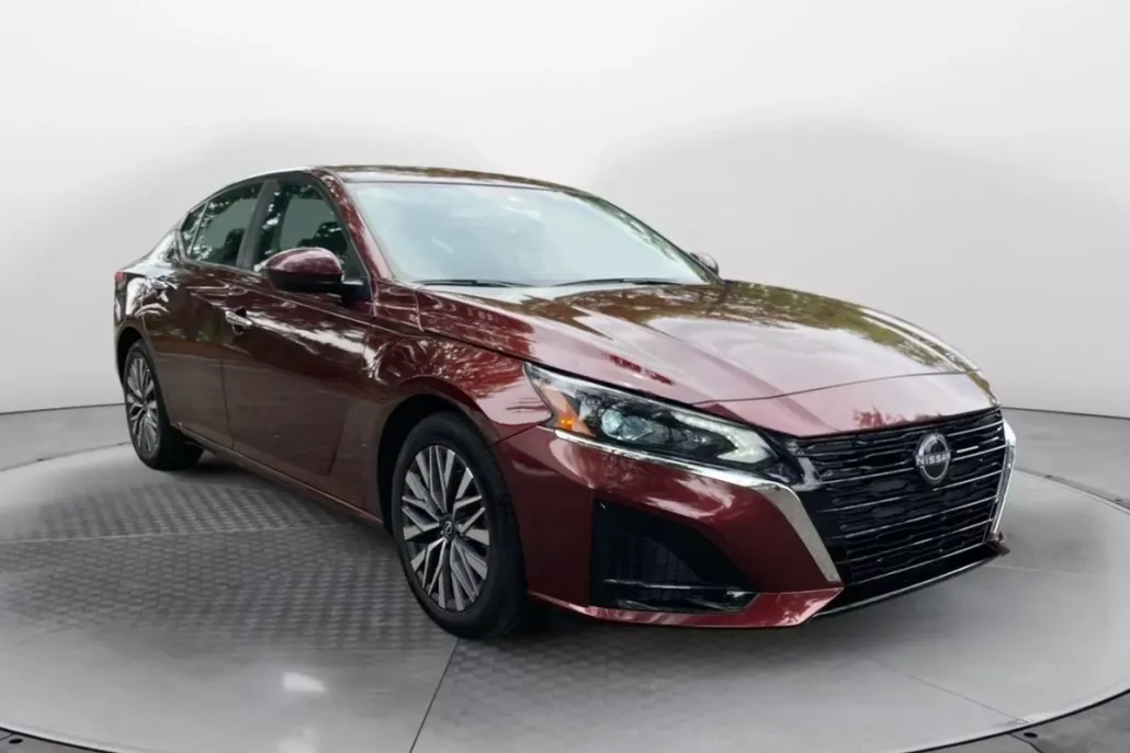 2023 Nissan Altima 2.5 SV photo 1
