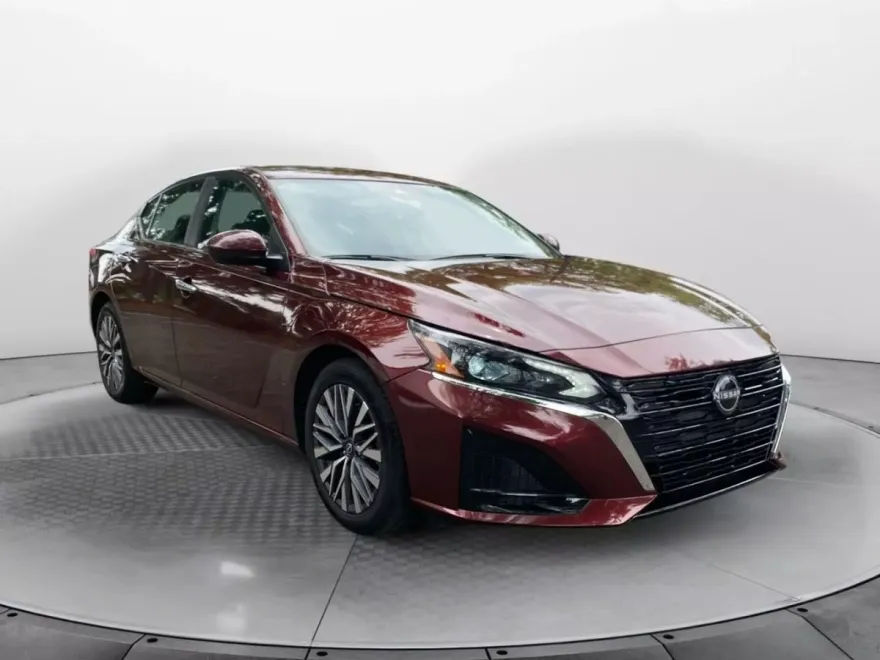 2023 Nissan Altima 2.5 SV photo 1