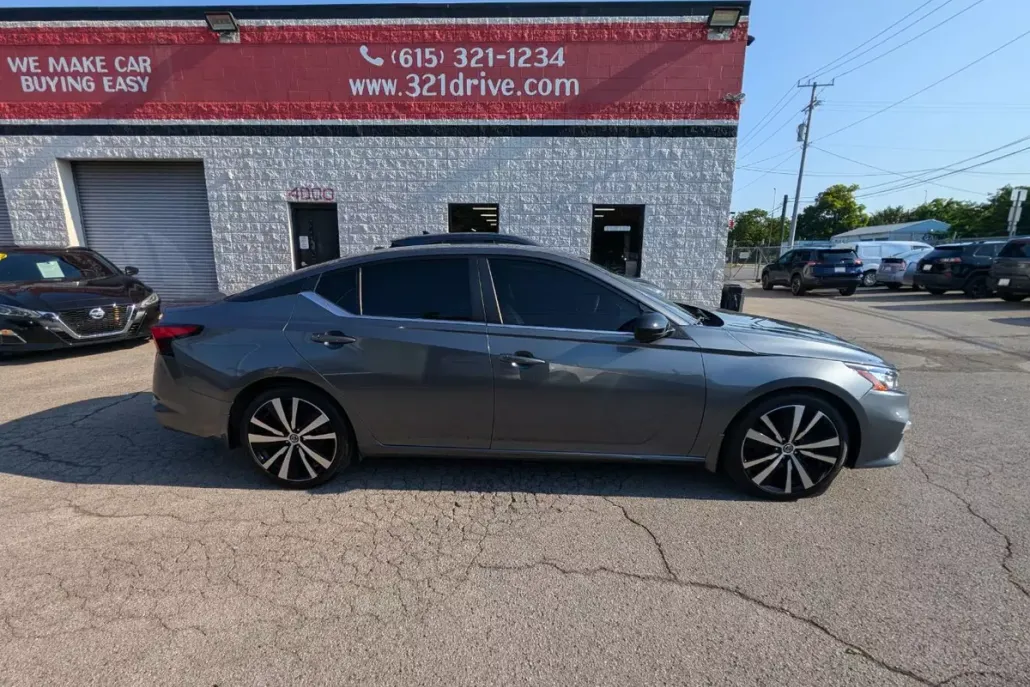 2022 Nissan Altima SR photo 1