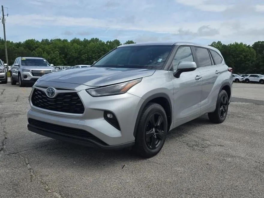 2023 Toyota Highlander Hybrid LE photo 1