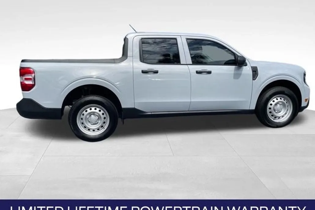 2025 Ford Maverick XL photo 1