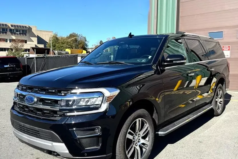 2023 Ford Expedition Limited MAX photo 1
