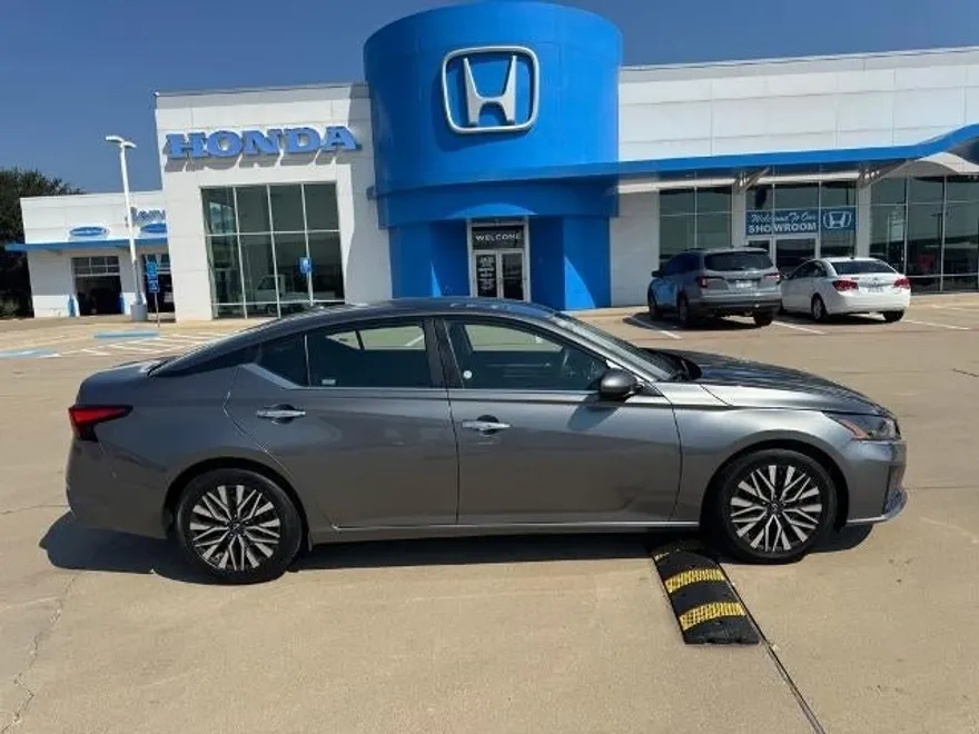 2023 Nissan Altima 2.5 SV photo 1