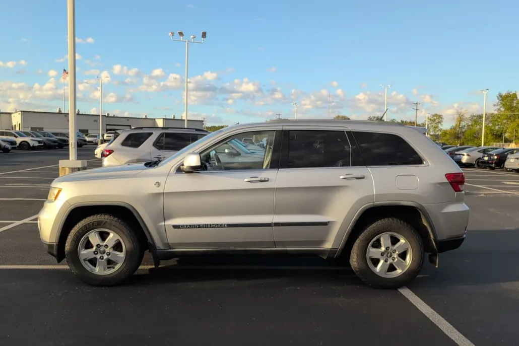 2011 Jeep Grand Cherokee Laredo photo 1
